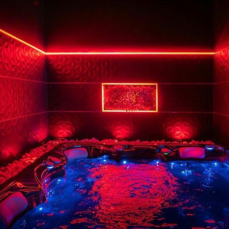Loveroom O Diable Des Plaisirs Avec Jacuzzi 투르쿠앵 외부 사진