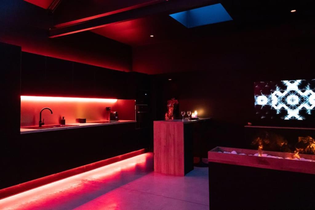 Loveroom O Diable Des Plaisirs Avec Jacuzzi 투르쿠앵 외부 사진
