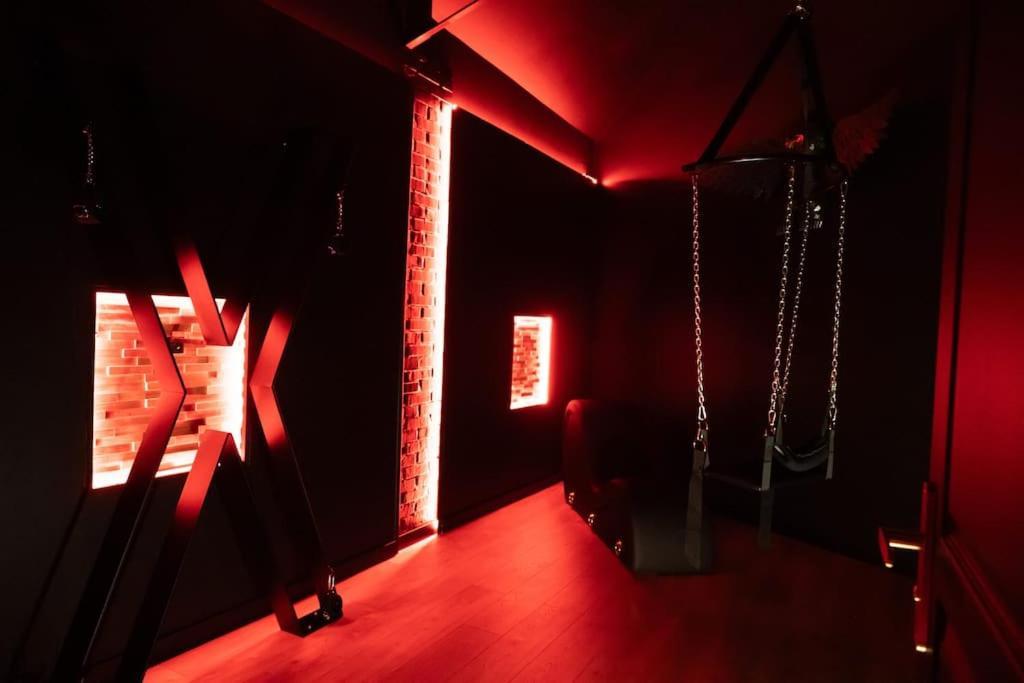 Loveroom O Diable Des Plaisirs Avec Jacuzzi 투르쿠앵 외부 사진